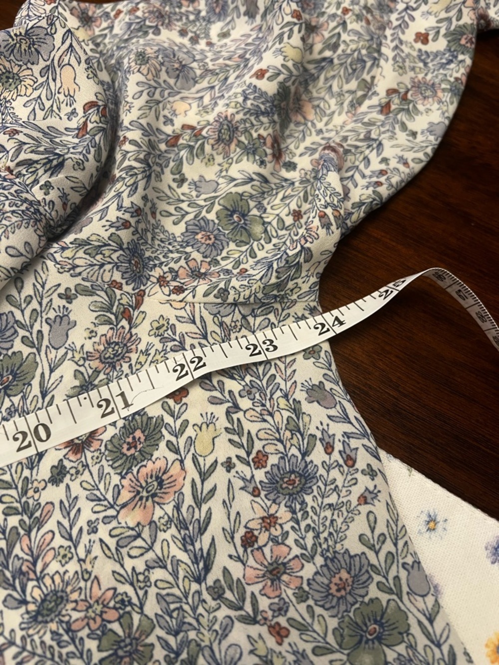 Women’s Rose & Olive plus size floral blouse 1X - Picture 5 of 8